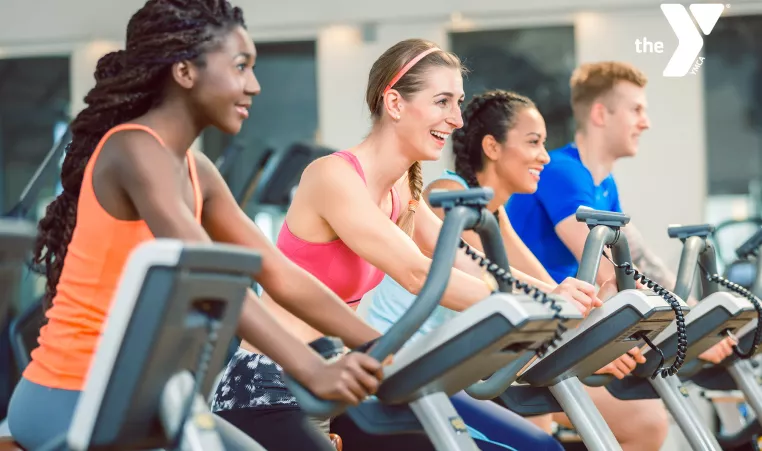 4 people in a cycling class