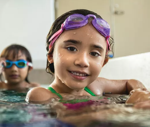 2 children enjoying the pool