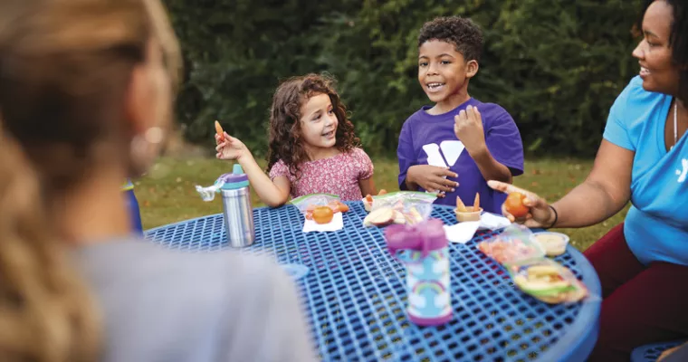 Kids eating lunch at camp